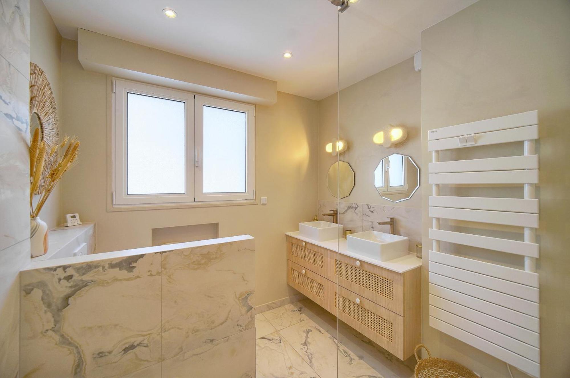 Somptueux 4 Pieces Vue Et Parking A3b132 Cannes